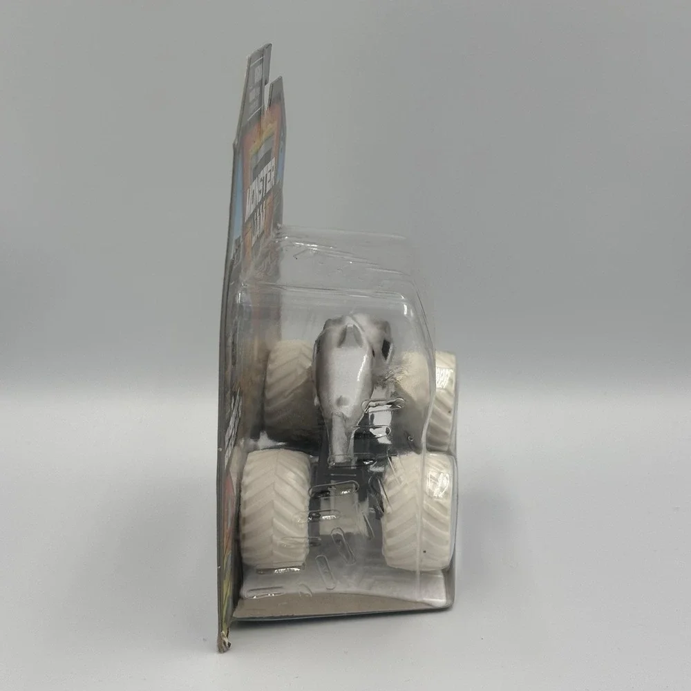 Monster Jam Spin Master Megalodon 2022 Max Contrast‎ Truck With Ramp 1:64 HTF